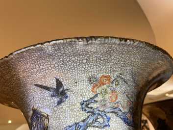 Une paire de tr&egrave;s grands vases en porcelaine de Chine famille verte dite 'de Nankin', 19&egrave;me